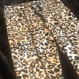 Salty Honey Leopard Yoga Activewear leggings